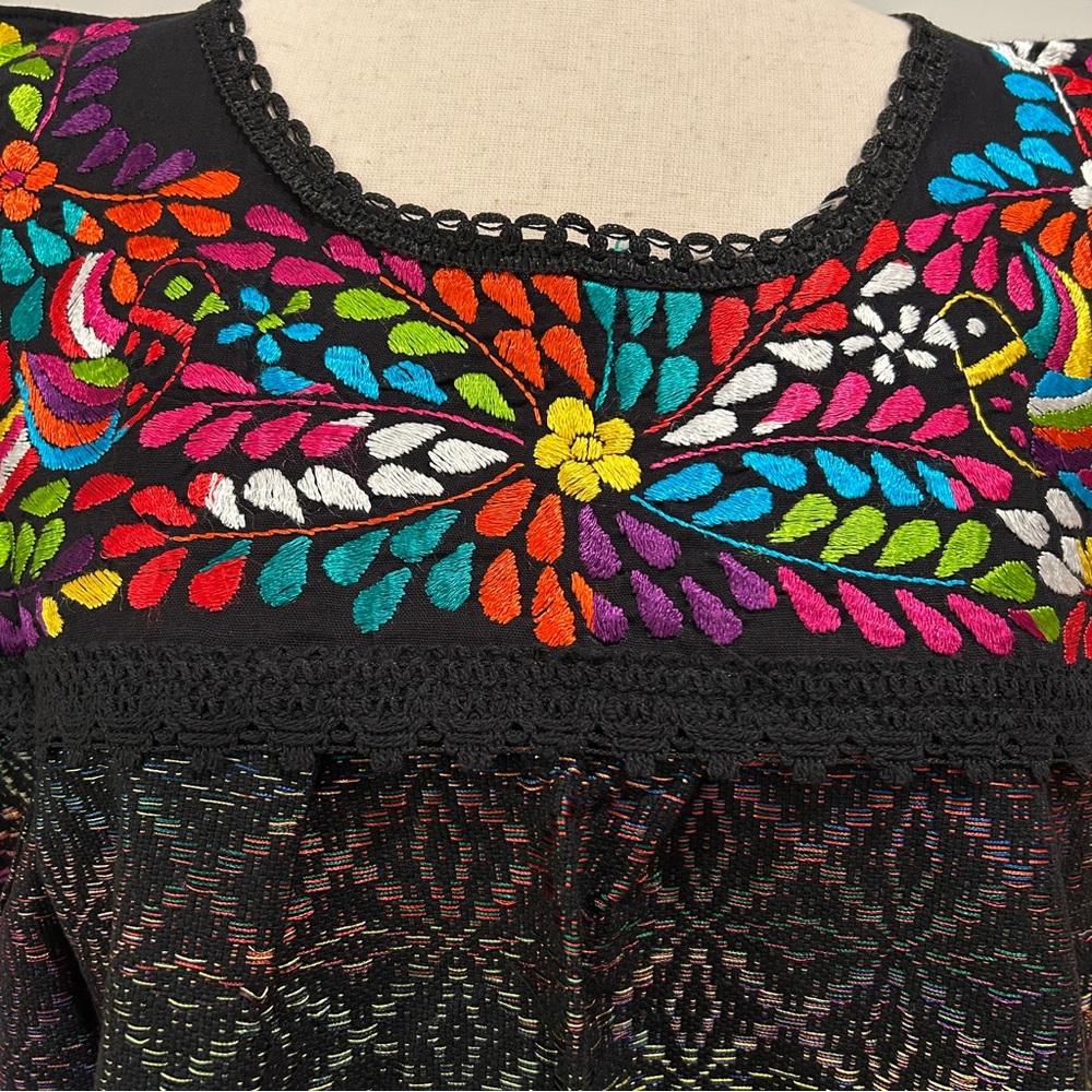 Paloma Embroidered Mexican Blous, Hand Loom. - Picture 3 of 8